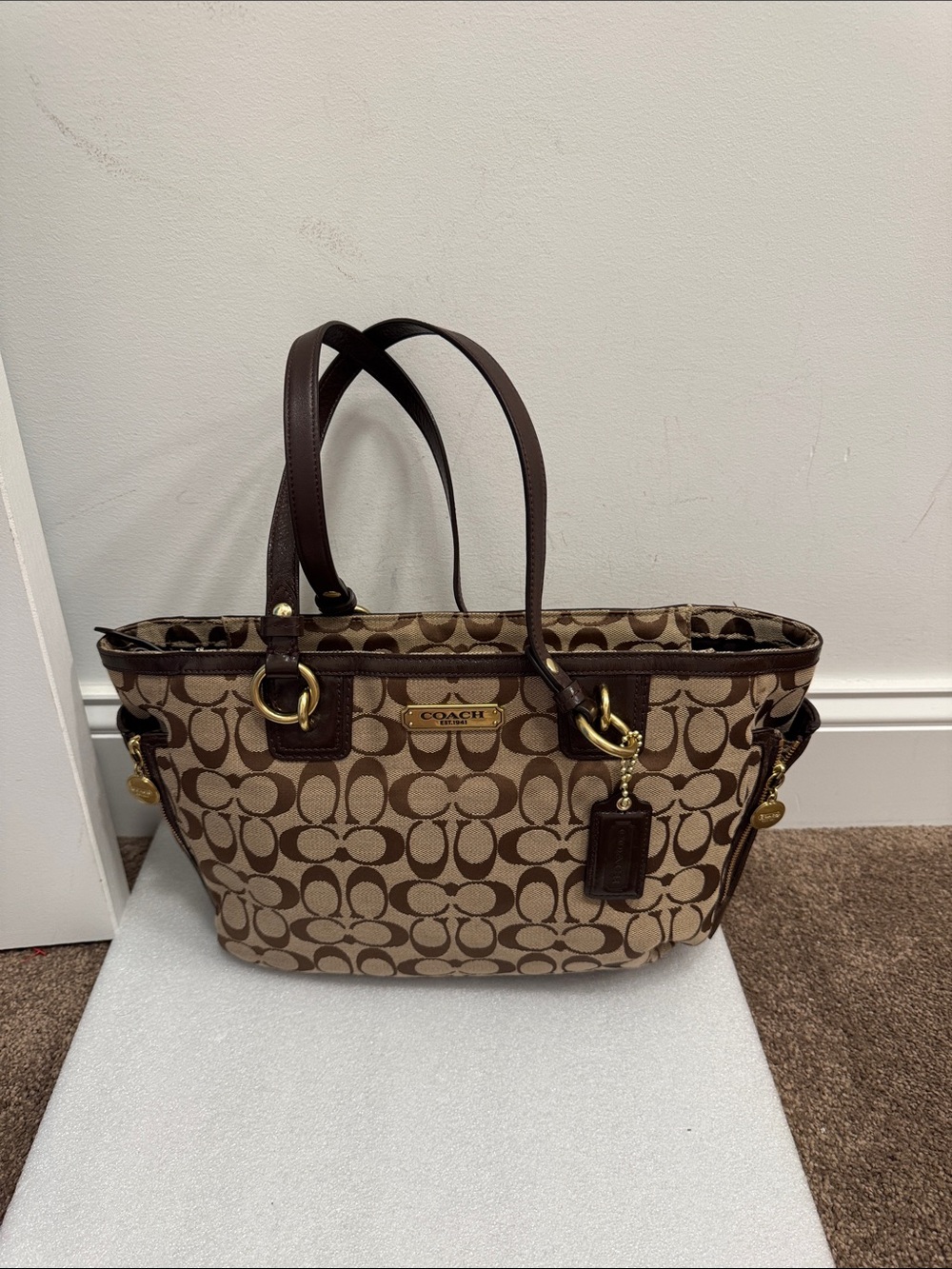 Coach Gallery Signature Zip Tote bag purse with hangtag